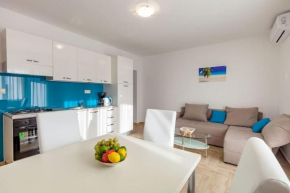  Apartmani Sanja Šuta  Подстрана